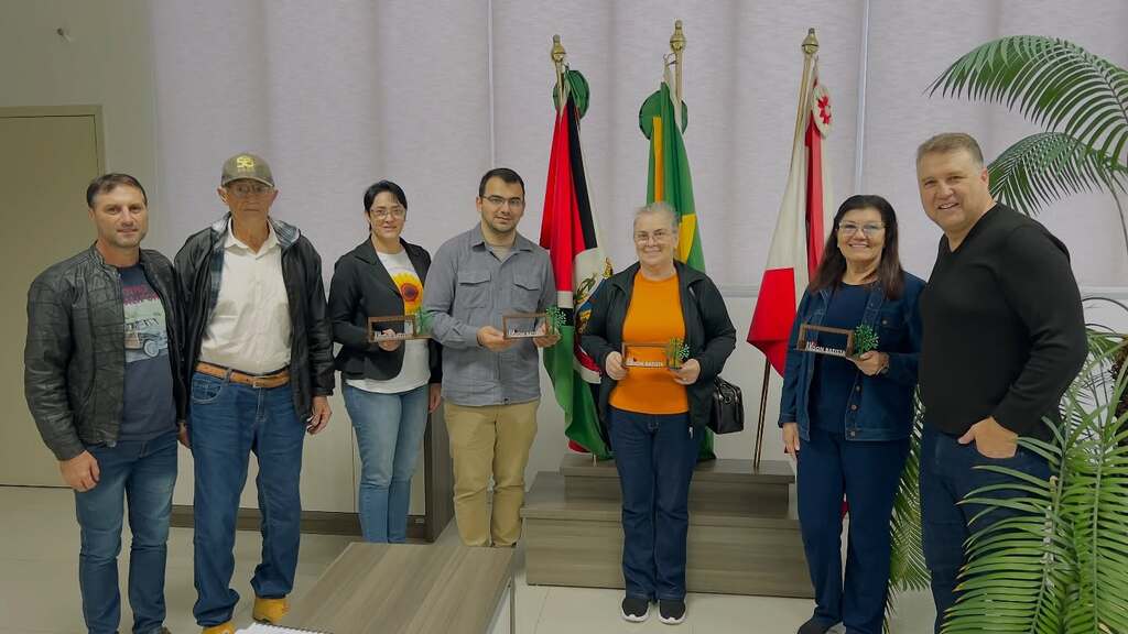 Prefeito de Abdon Batista recebe visitantes do Paraguai
