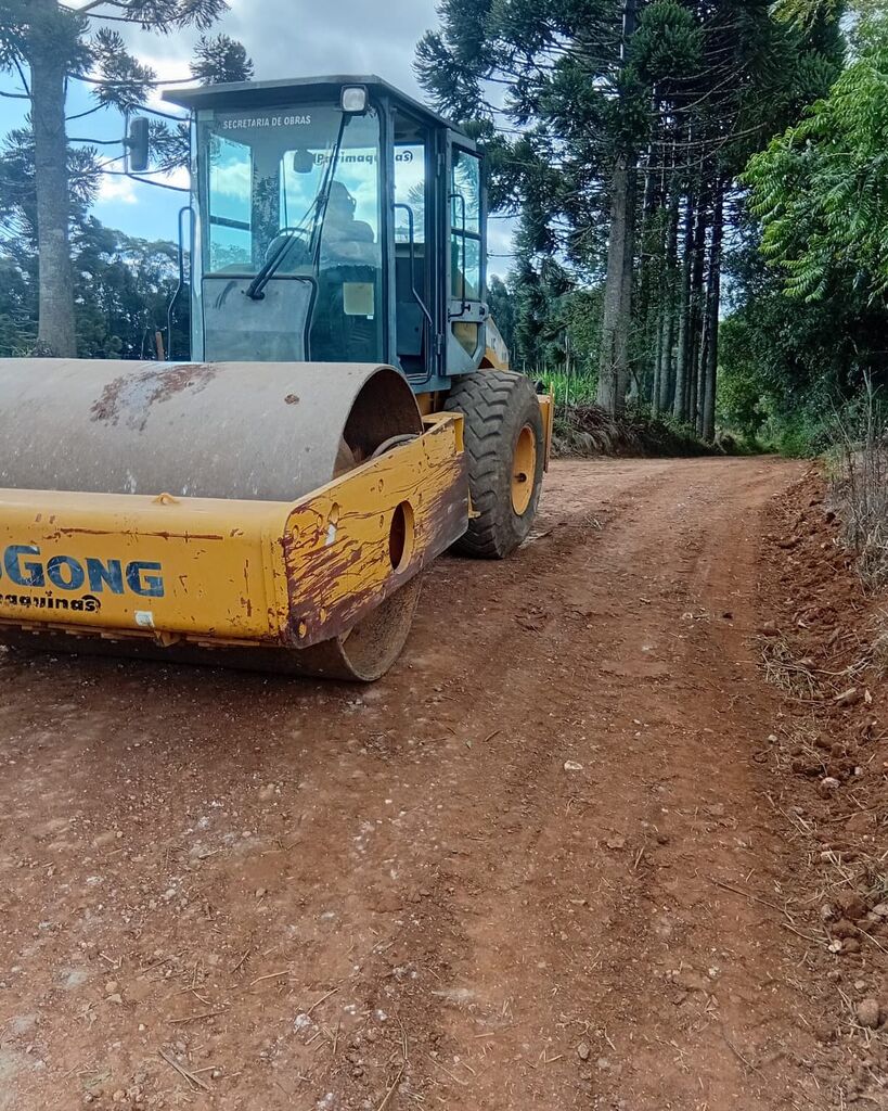 Recuperação e melhorias nas estradas do interior em Celso Ramos