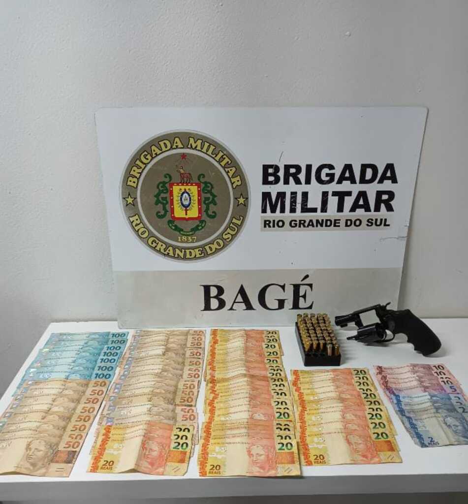 Traficante é preso com revólver e quase R$ 3 mil