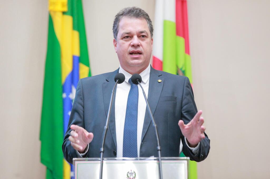 MAIS DE 11 MIL SALAS DE AULA DA REDE ESTADUAL DE ENSINO NÃO CONTAM COM AR-CONDICIONADO