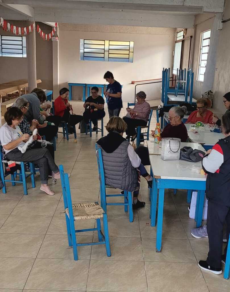 Secretaria de Políticas para a Mulher e para o Idoso promove curso de produção artesanal em vários bairros da cidade