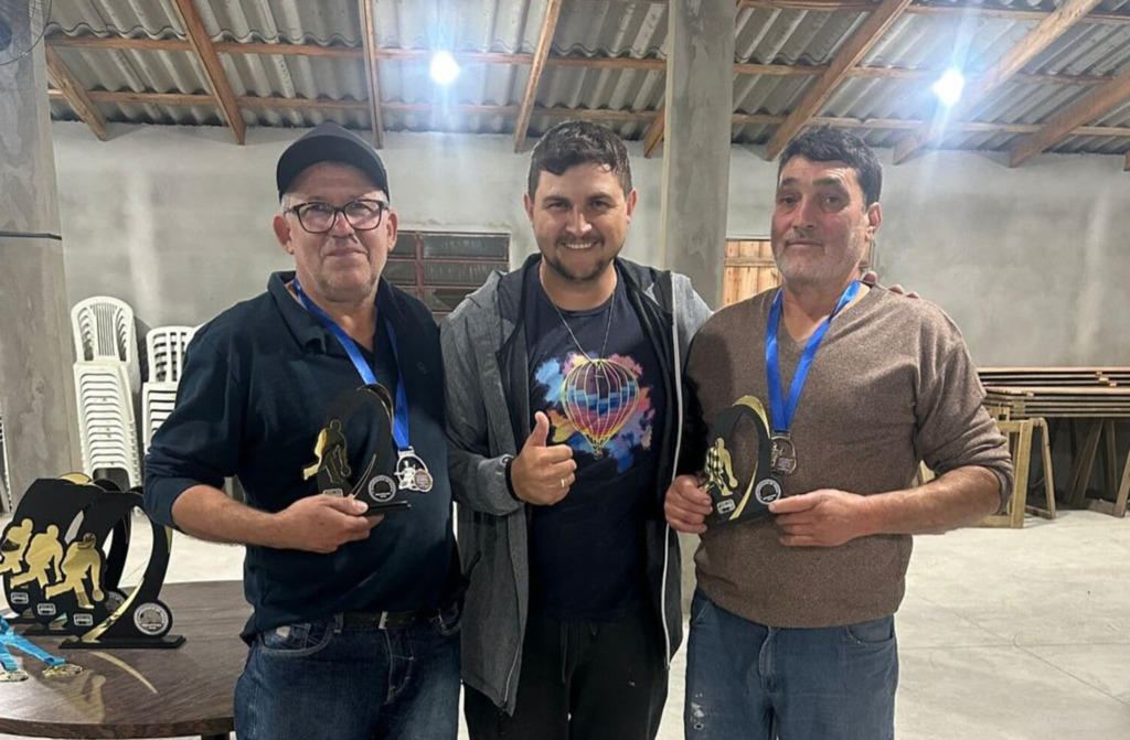DUPLA VALMOR SELAU E RENI LOPES CONQUISTOU O CAMPEONATO MUNICIPAL DE BOCHA DE MAMPITUBA