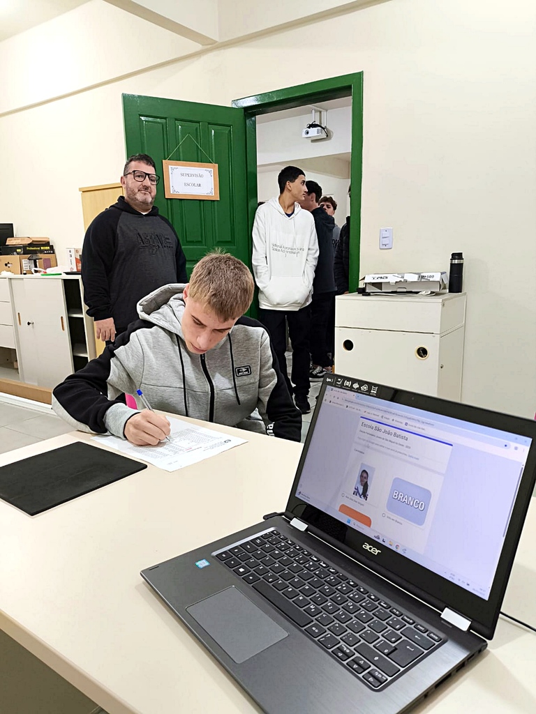 Escolas de São Miguel do Oeste elegem representantes do Parlamento Jovem