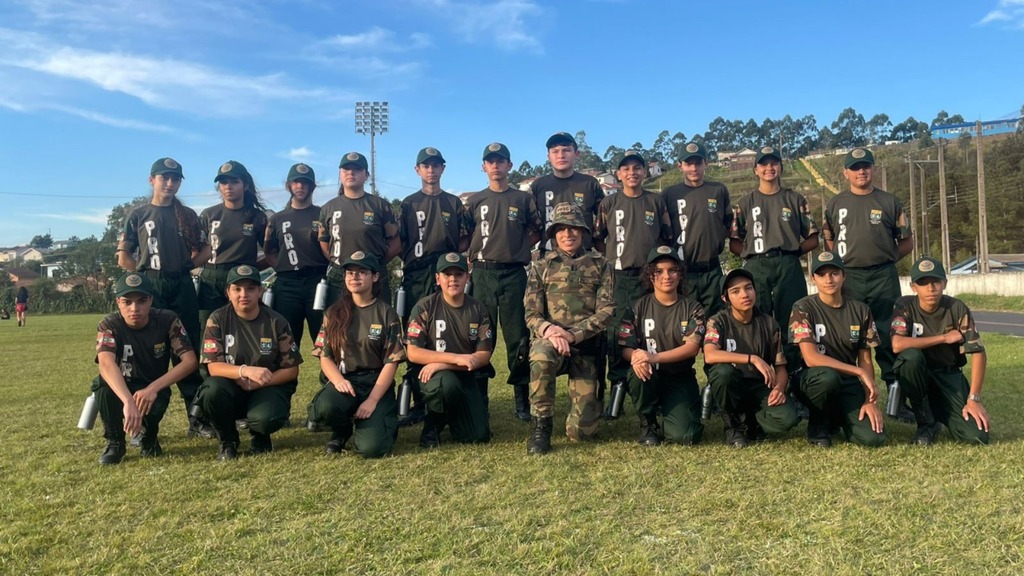 Protetores Ambientais de Correia Pinto recebem novos uniformes