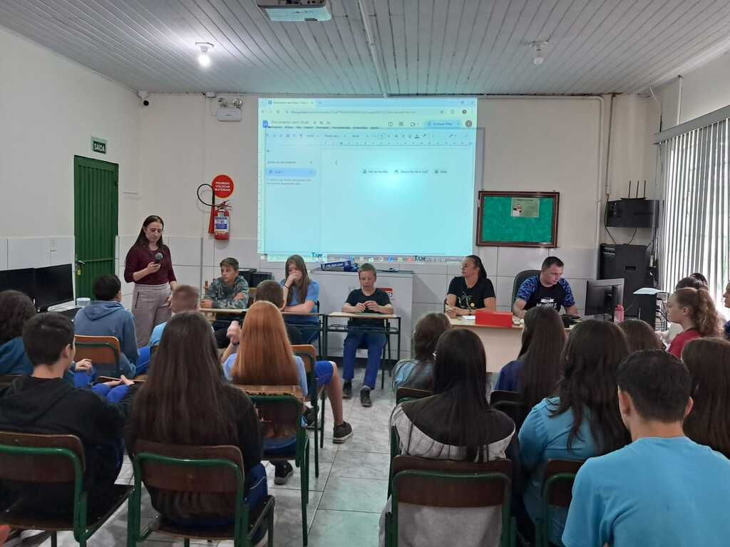 Alunos da Escola Dr. Waldomiro Colautti participam de soletração em Rio do Campo