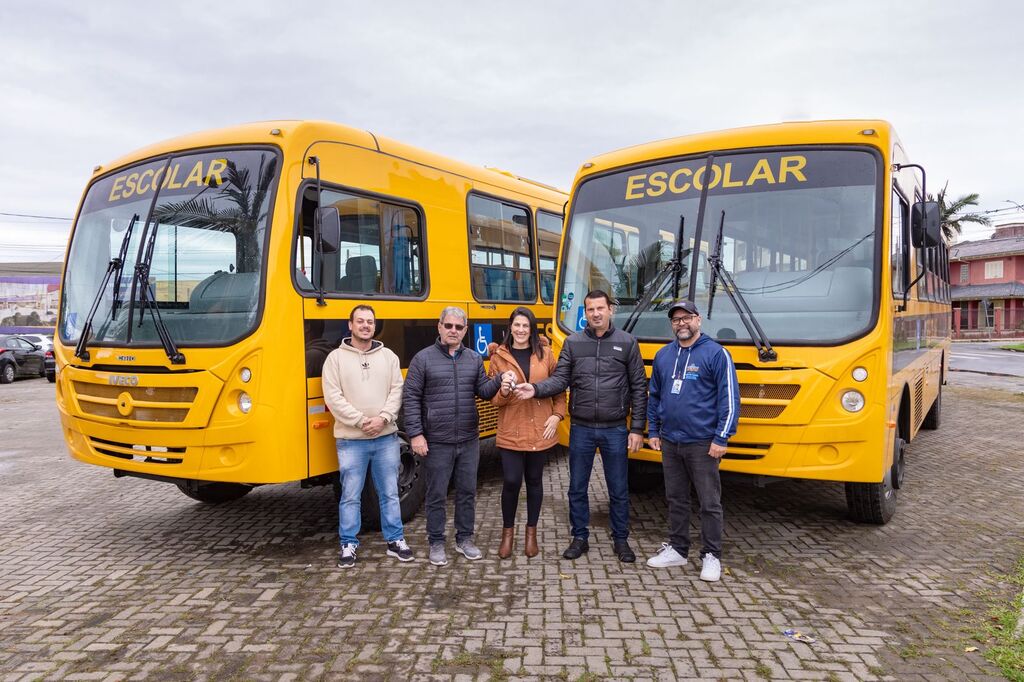 PASSO DE TORRES RECEBE DOIS NOVOS ÔNIBUS ESCOLARES