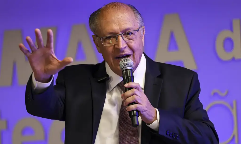Alckmin faz exames em hospital após mal-estar