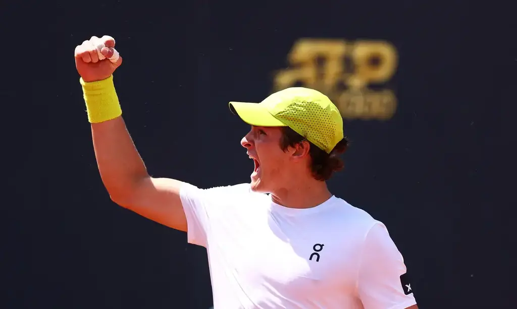 João Fonseca bate anfitrião Herbet e vai á 3ª rodada de Roland Garros