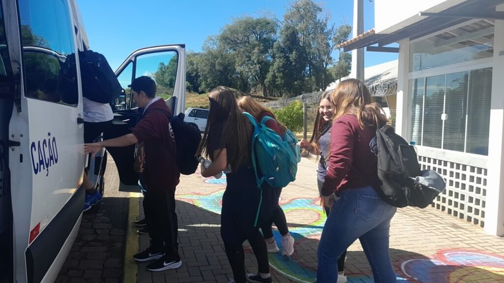 Teve início o ensino em tempo integral em Celso Ramos