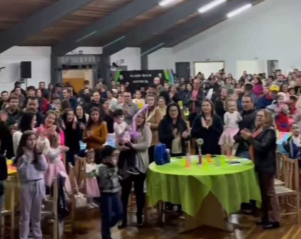 4º Show das Estrelinhas 2025 é realizado em Esmeralda/RS