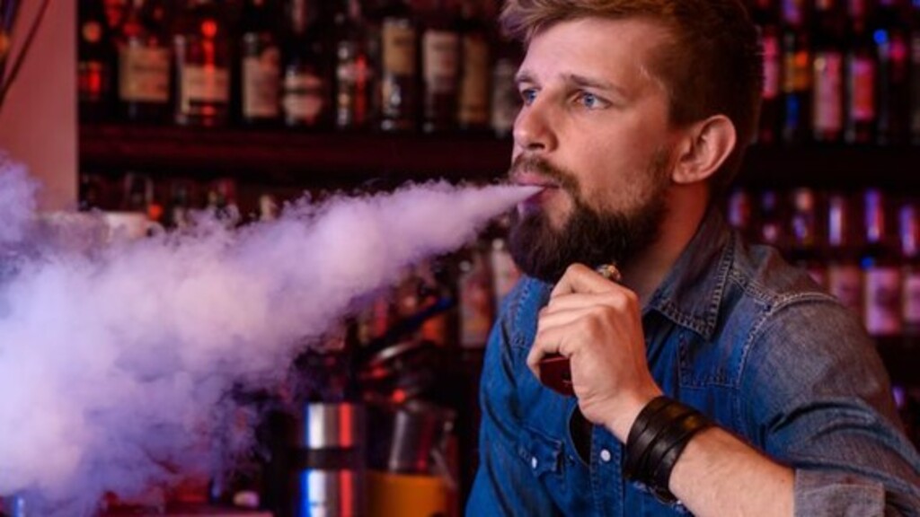 Cigarro eletrônico faz tão mal quanto cigarro comum