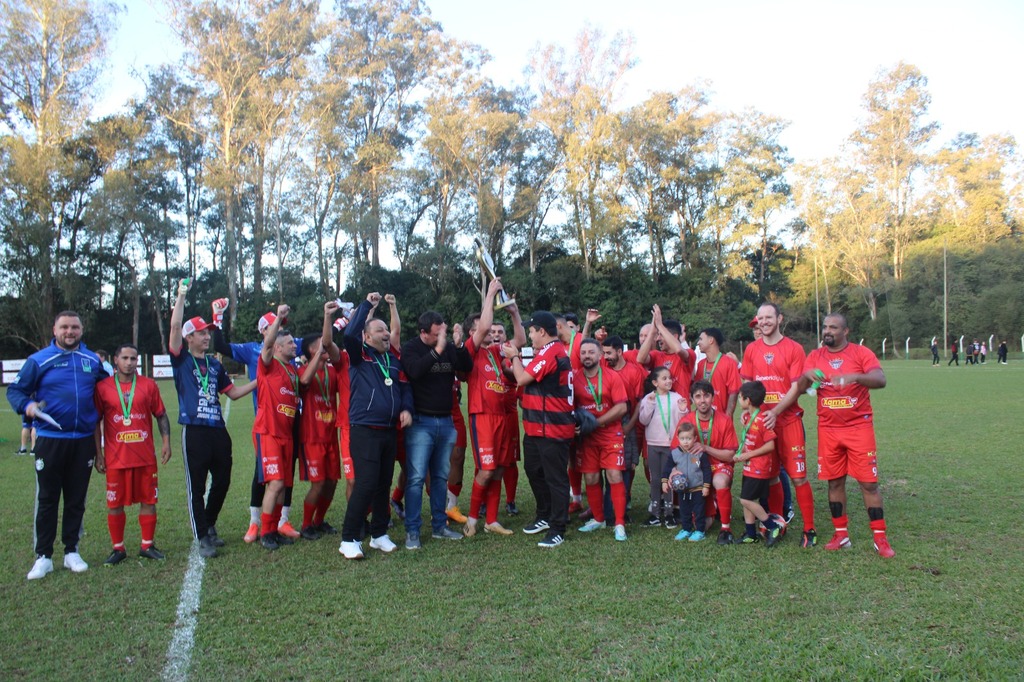 Poço Rico goleia RZ e conquista o título da Chave Ouro do Campeonato Municipal de Futebol de Campo