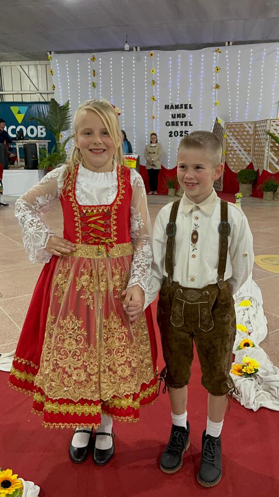 Isabeli Rohden e Davi Becker Finger são eleitos Hansel e Gretel 2025 da 46ª Oktoberfest de Itapiranga