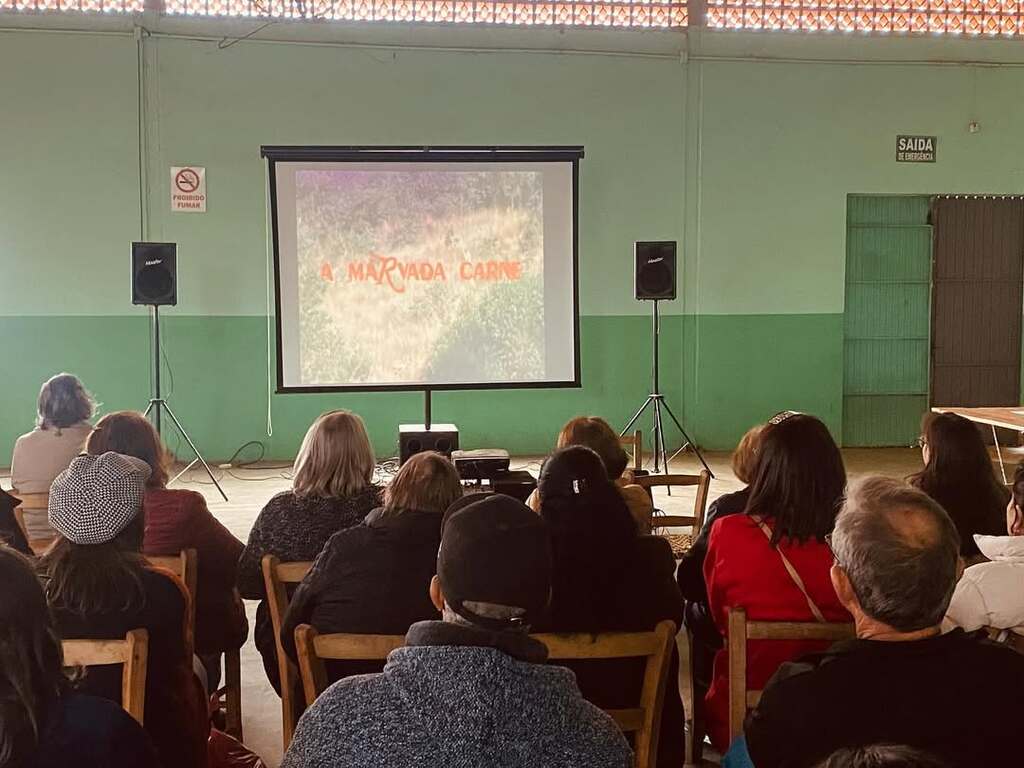Cine Idoso Itinerante leva cultura e memória à Linha Riqueza