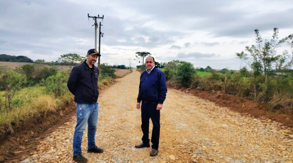 Compromisso com o Campo: Prefeitura recupera estradas na região de Santo Antônio do Campo