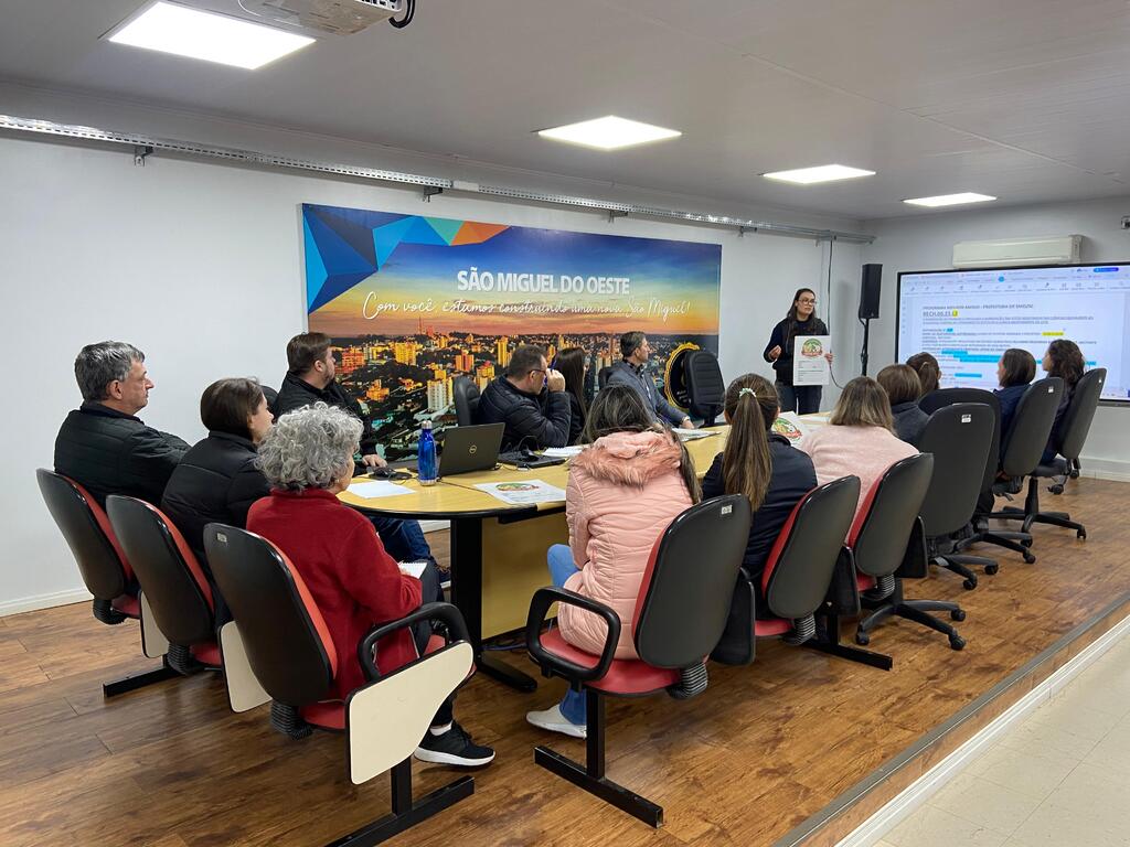 Reunião marca início dos atendimentos do Programa Melhor Amigo