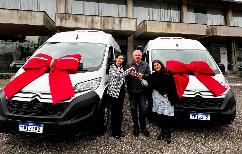 Hemosc recebe duas novas vans e equipamentos para aprimorar o abastecimento de sangue em Santa Catarina