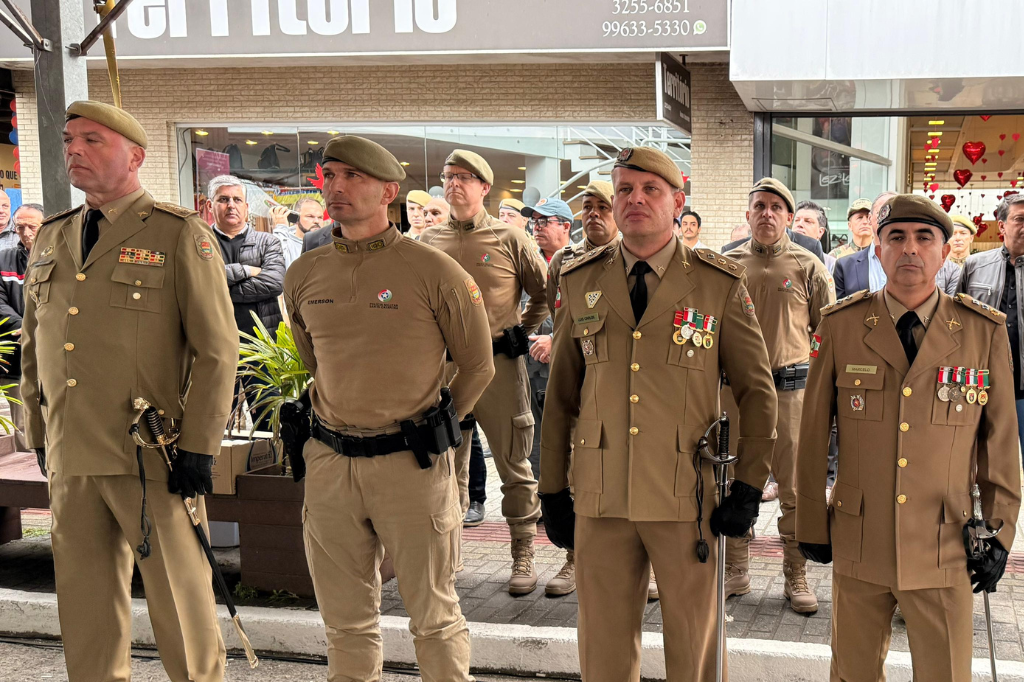  - Coluna #7: Legado e Transição: 34º BPM de Imbituba celebra aniversário com homenagem ao comandante que deixa o cargo