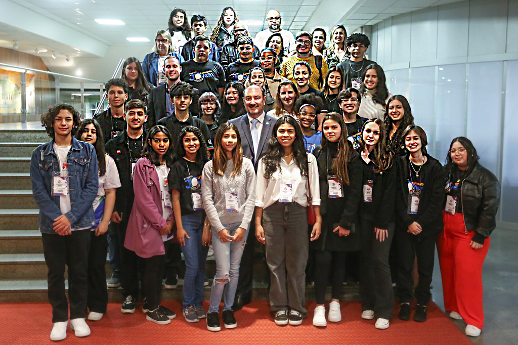Parlamento Jovem da Alesc é inspiração para jovens conhecerem o universo político