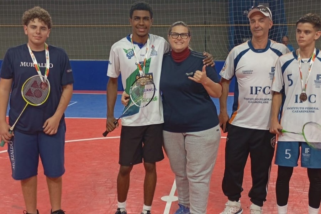 Atleta de badminton de Morro da Fumaça vence seletiva e garante vaga na fase estadual do Jesc