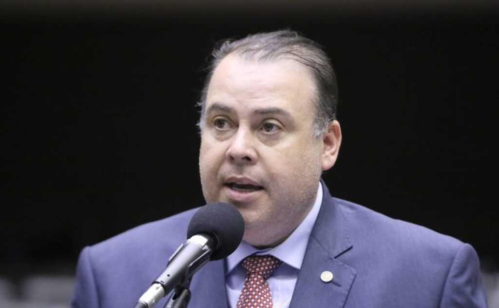 PL prevê alerta no celular sobre crimes contra idosos