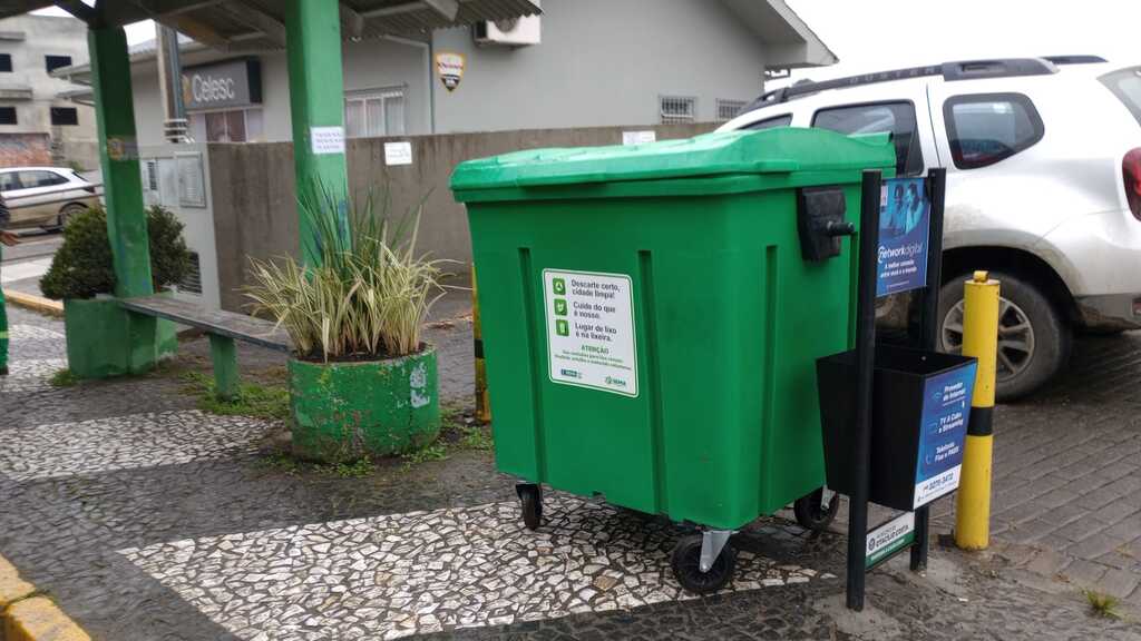  Otacílio Costa reforça compromisso ambiental com entrega de coletores de logística reversa em escolas, comércios e órgãos públicos