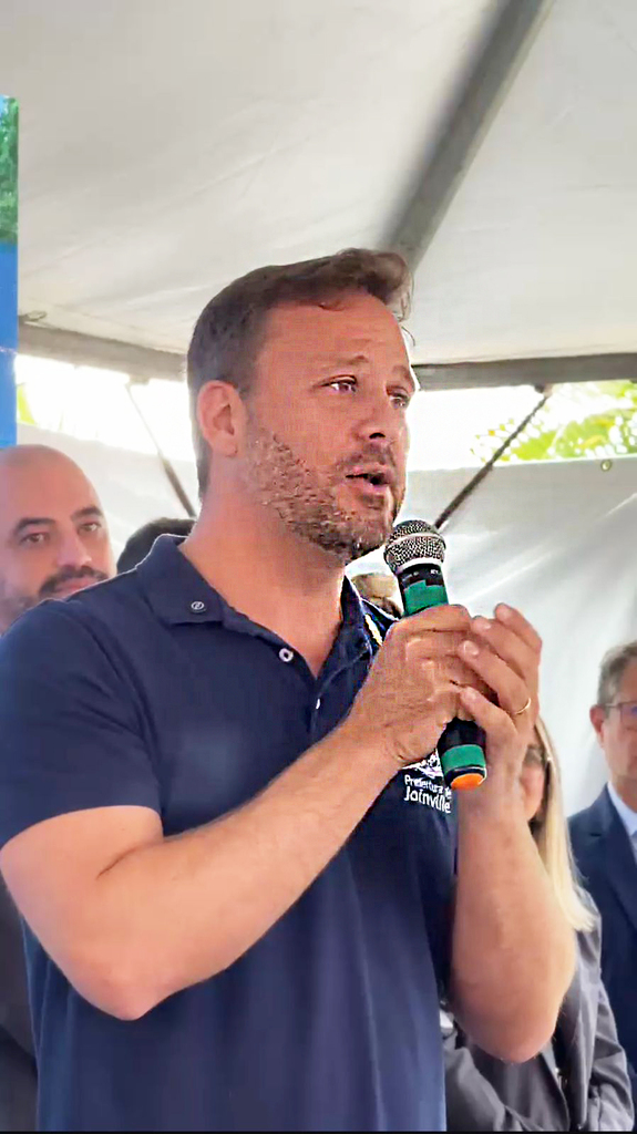 Prefeito Adriano Silva elogia governador Jorginho Mello em evento na Maternidade Darcy Vargas