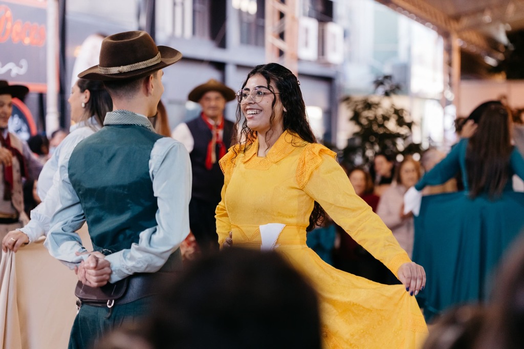 Primeiro domingo tem dança, música nativista e shows simultâneos