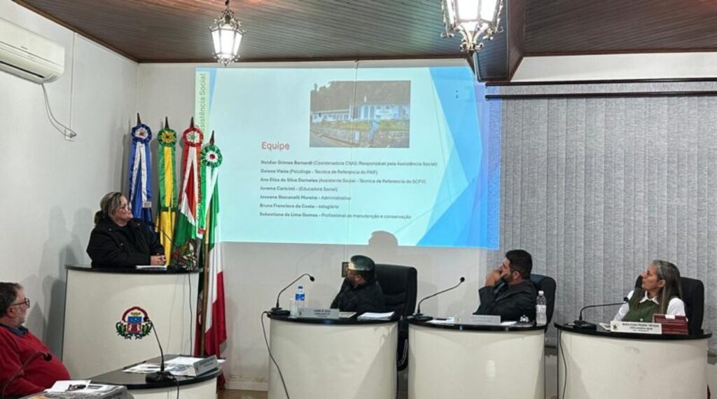 ASSISTÊNCIA SOCIAL APRESENTA PROJETO PARA APRIMORAR ESPAÇO DO SCFV NA CÂMARA DE VEREADORES