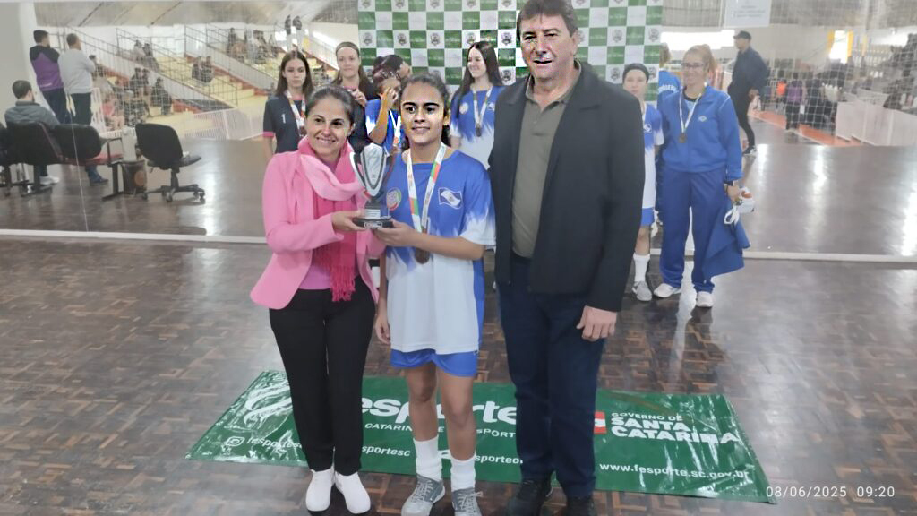 LACERDÓPOLIS CONQUISTA MEDALHA DE BRONZE NA OLESC MICRORREGIONAL