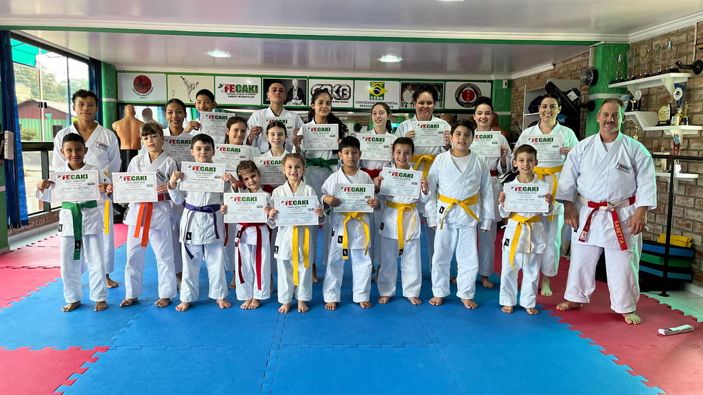 Karatecas de Capinzal, conquistam suas novas Graduações na Modalidade
