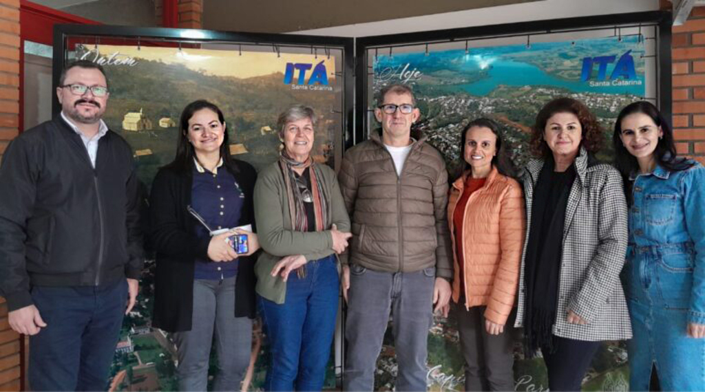 Comitiva de Capinzal conhece Projetos Sociais de Itá