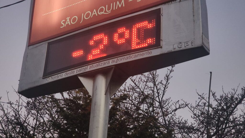 Geada intensa congela São Joaquim e registra a menor temperatura do Brasil