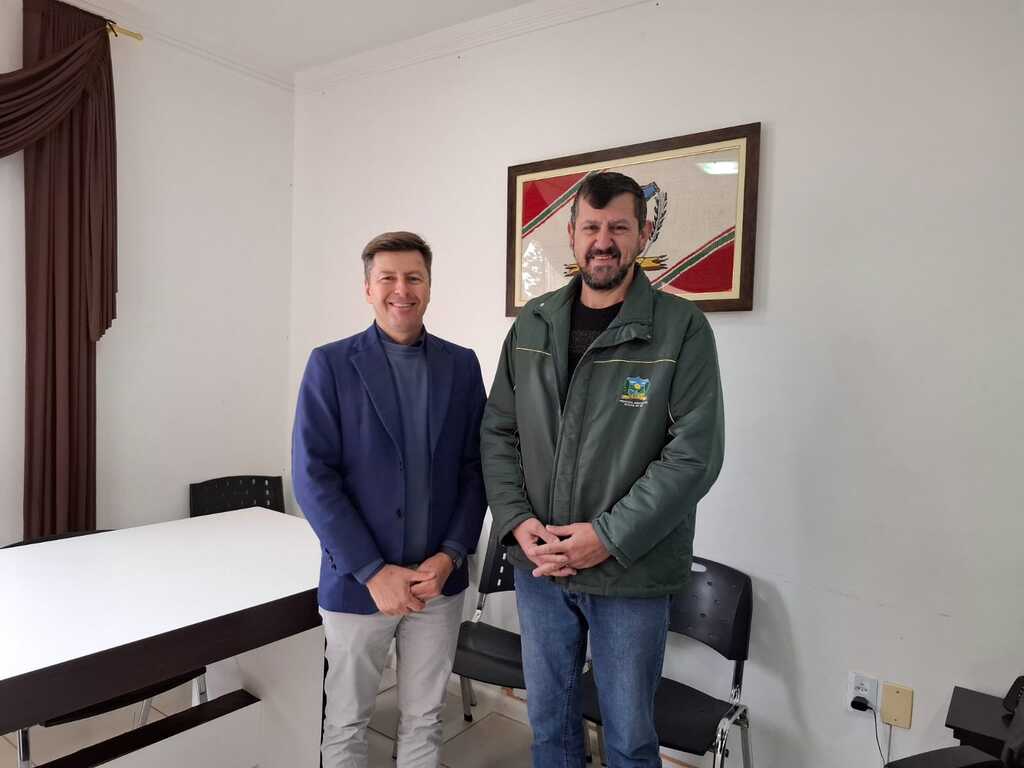 Prefeito Duduca recebe representante do Sistema Aprende Brasil para discutir melhorias na educação municipal