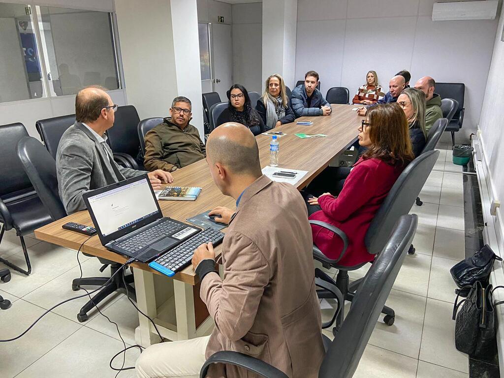 PREFEITURA DE TORRES REALIZA REUNIÃO PARA  ALINHAR AÇÕES NA SAÚDE