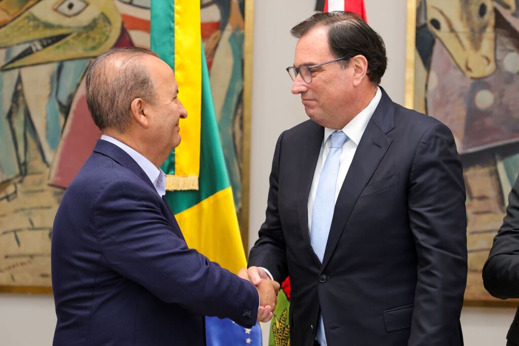 Jorginho Mello transfere cargo ao presidente do TJ durante missão à Ásia