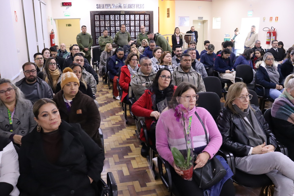 Legislativo realiza sessão de homenagens