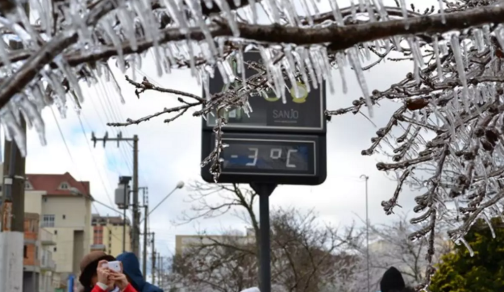 Frio atual é apenas um ‘prenúncio’: meteorologia prevê geada e muita neve no inverno em SC