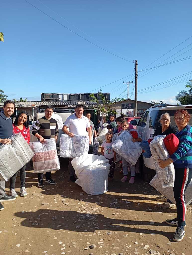 120 COBERTORES AQUECEM FAMÍLIAS CARENTES DO MUNICÍPIO