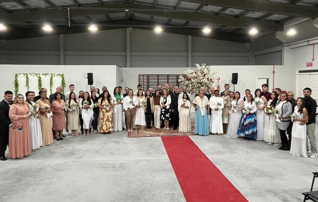 Casais celebram o amor e oficializam a união em ato coletivo em Balneário Arroio do Silva