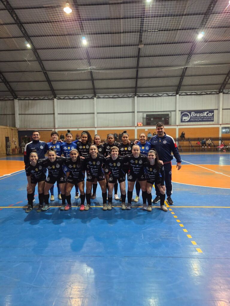 Celemaster estreia com vitória e despedida
