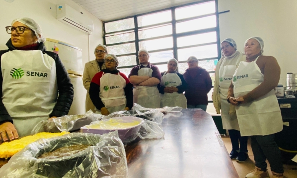 Curso de tortas e doces capacita 22 mulheres