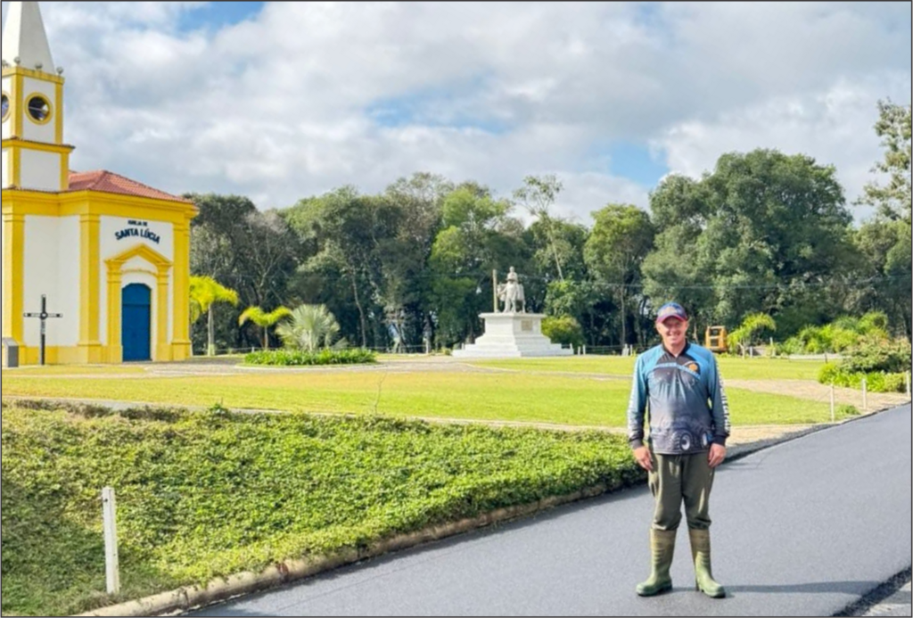 Prefeito de Celso Ramos acompanha obras de pavimentação asfáltica em Santa Lúcia