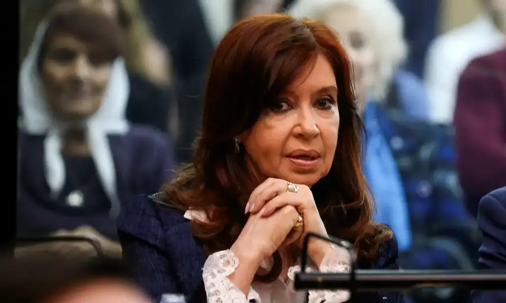 Justiça argentina concede prisão domiciliar para Cristina Kirchner