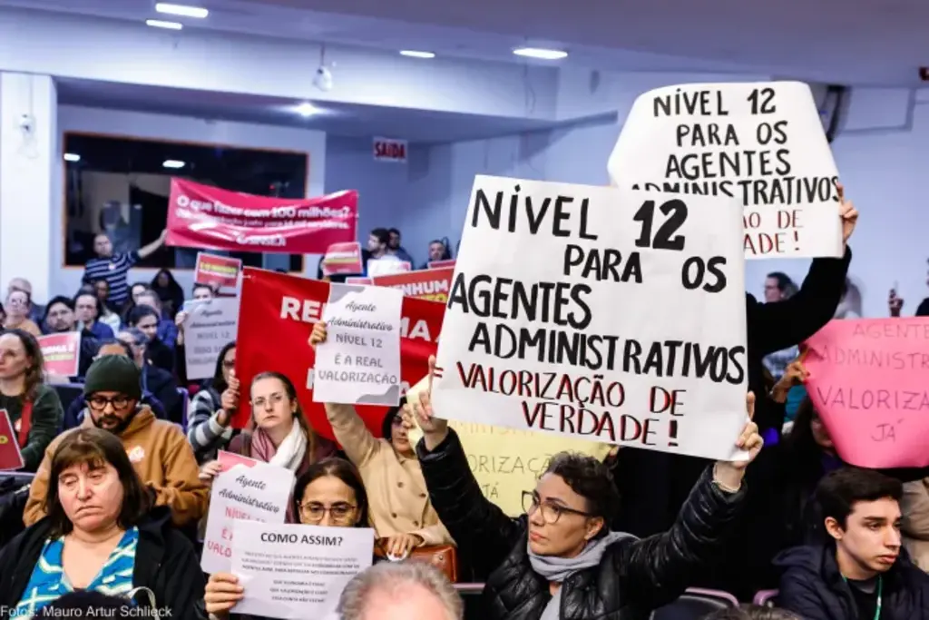 Câmara de Joinville inicia debates sobre reforma administrativa com críticas e plenário lotado