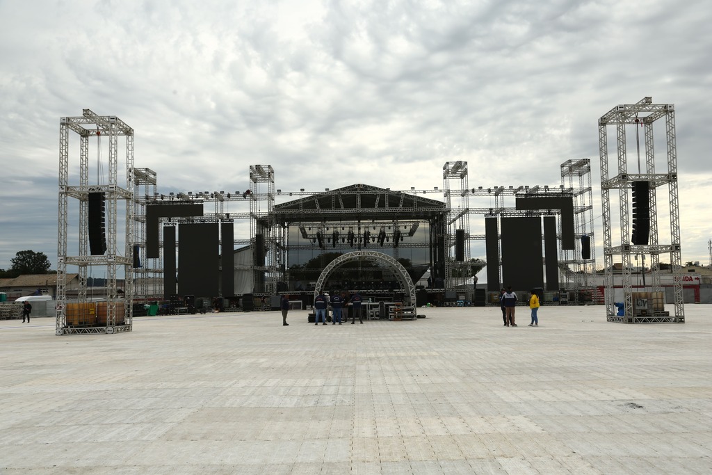Começam os shows nacionais com megaestrutura no Tio Vida