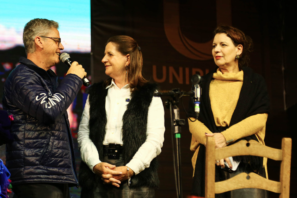 Luiz Marenco aquece noite da Praça João Costa