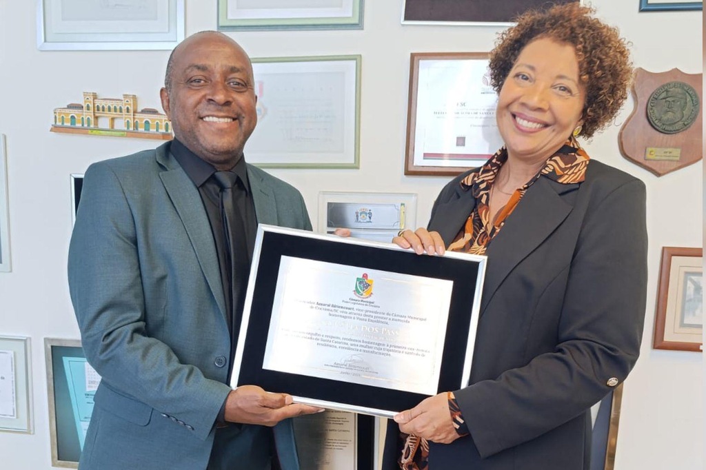 Vereador homenageia primeira mulher negra a ocupar vice-reitoria da UFSC