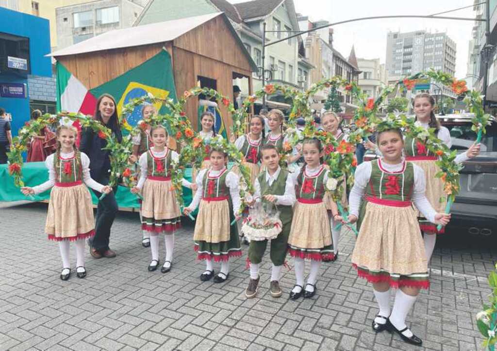 Apiúna representada com muita graça e tradição na Festitália
