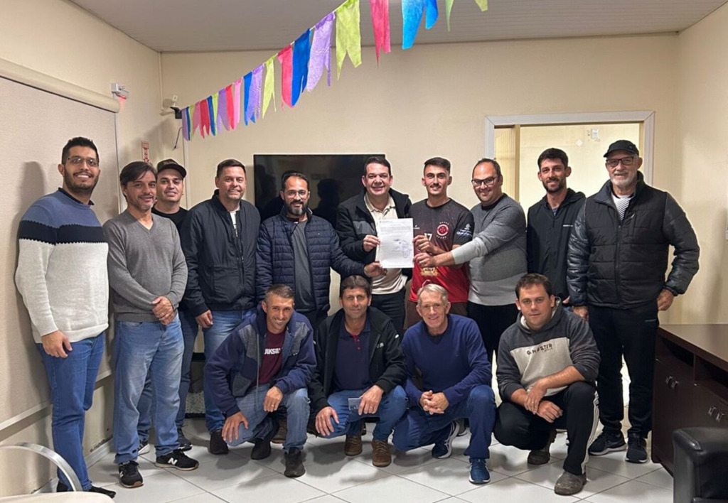 PREFEITO ALEX BIANCHIN ASSINA ORDEM DE SERVIÇO PARA CONSTRUÇÃO DO ESTÁDIO DA FORQUILHINHA EM SÃO JOÃO DO SUL